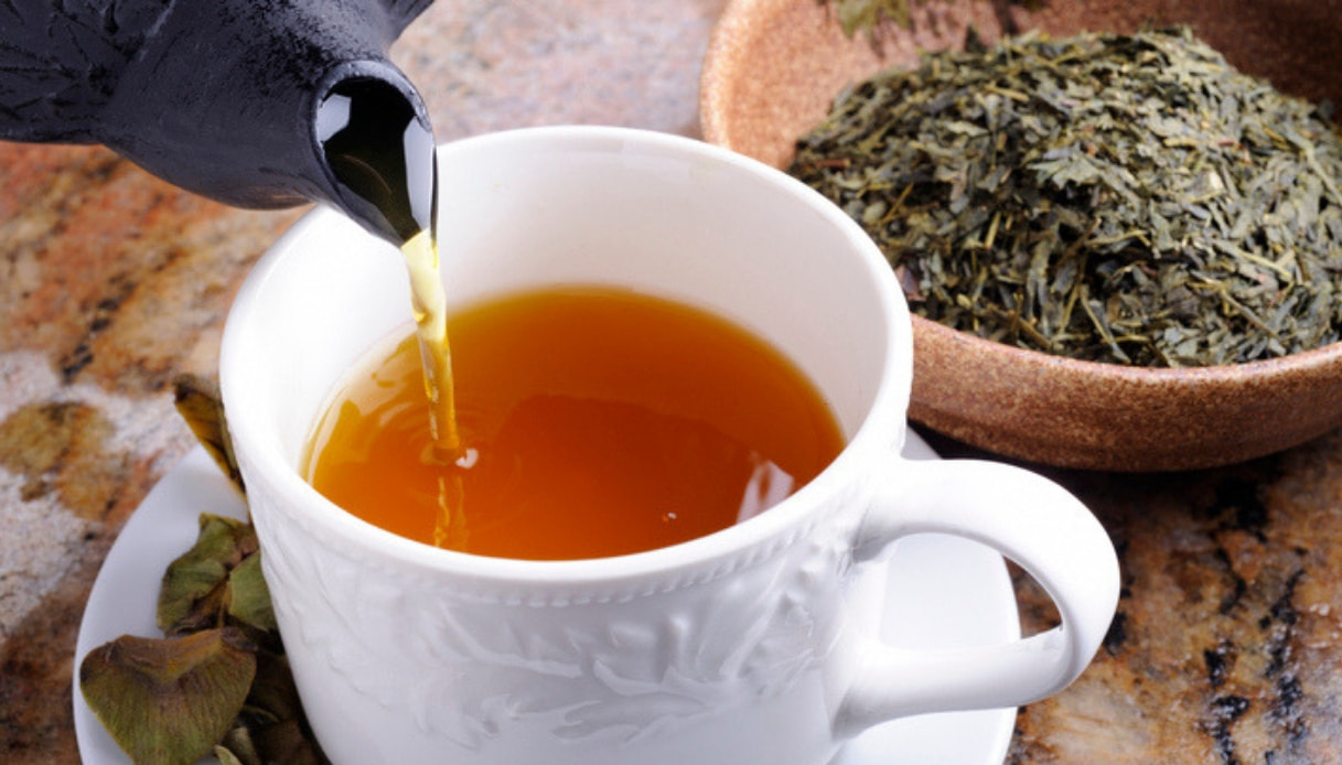 Le foglie di Tè contro il cancro ai polmoni una nuova speranza di cura