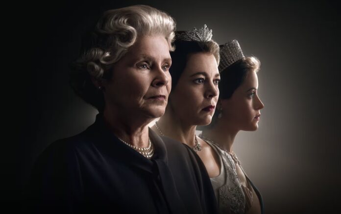 The Crown: In Asta i Tesori della Serie Netflix, da Abiti Regali al Cancello di Buckingham Palace!